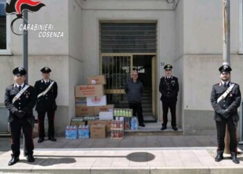Carabinieri donano aiuti a bisognosi
