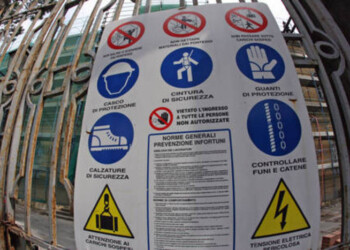 Cattolica, operaio travolto da crollo di un muro