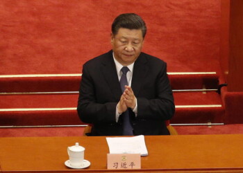 Cina: delegati con mascherina ma non Xi