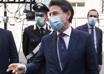 Conte,prof fa lezione da ospedale,grazie