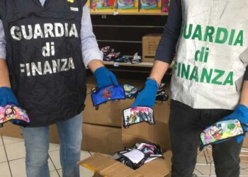 Coronavirus: Guardia di finanza sequestra 3.000 mascherine per bambini