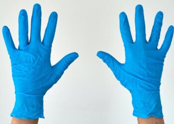 Coronavirus, i guanti importanti come le mascherine