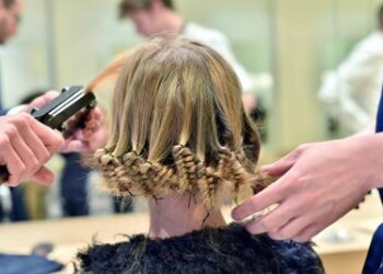 Coronavirus, L’Oréal: “Congelati pagamenti dovuti dai saloni”  