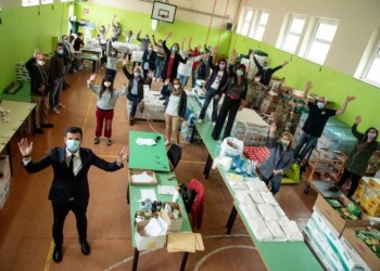 Decaro ai volontari, siete la forza di Bari