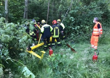 Elicottero cade nel torinese, illeso il pilota