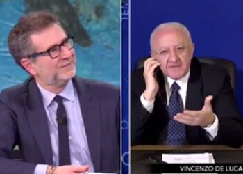 Fabio Fazio bollato a vita come “fratacchione”: l’affondo di De Luca, superstar dei social