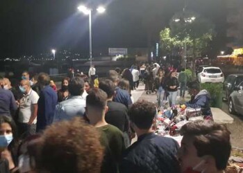 Fase 2: a Crotone locali affollati e gente sulle spiagge