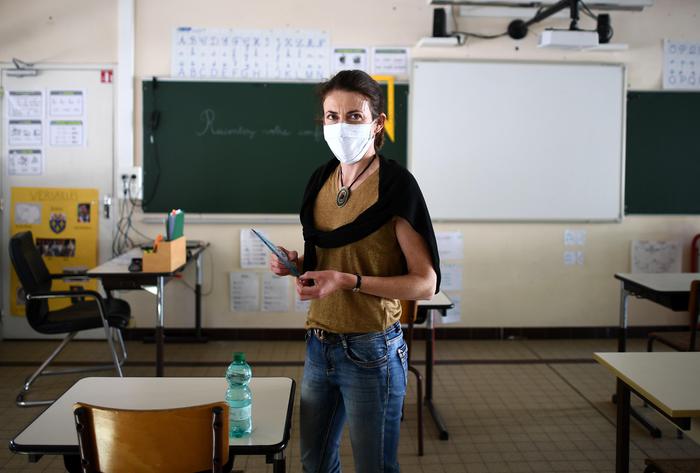 Fase 2: serve autenticazione per questionario apertura scuole