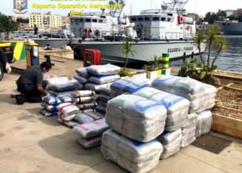 Fermato motoscafo con 500 kg droga