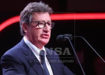 Ferrari, utile trimestre -8%, riviste stime anno