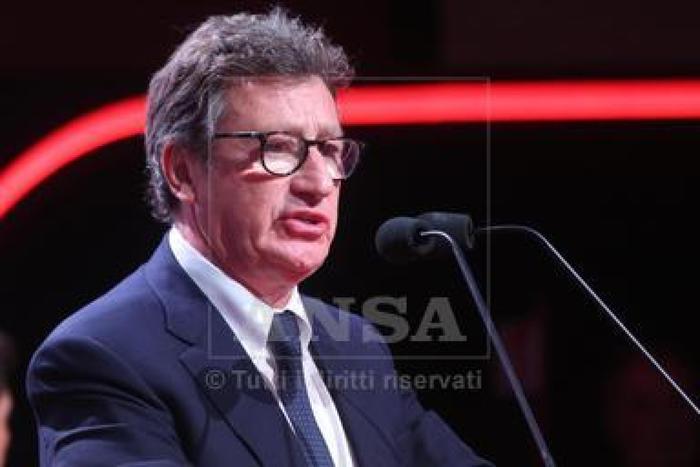 Ferrari, utile trimestre -8%, riviste stime anno