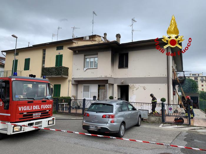 Fiamme in casa,3 bimbi intossicati lievi