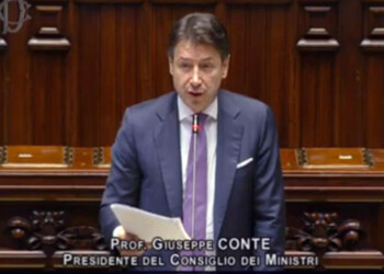 Fico sospende seduta per proteste