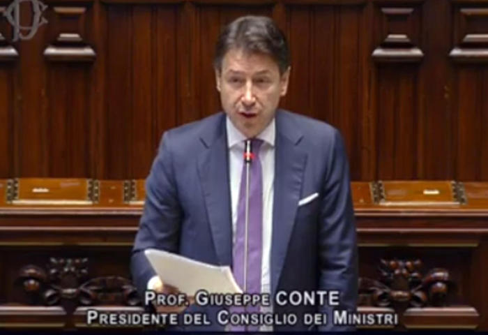 Fico sospende seduta per proteste