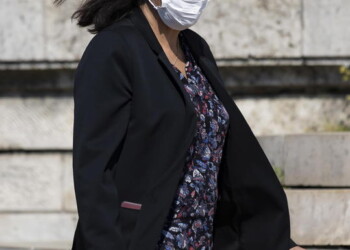 Francia, sindaci per rinvio delle scuole