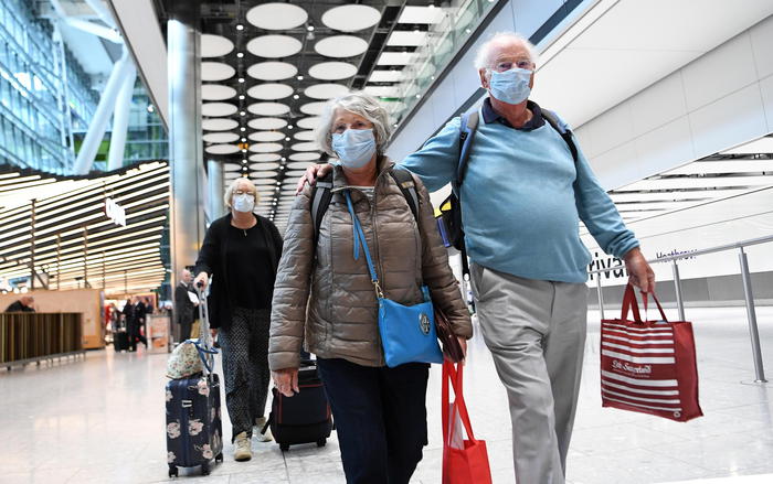 Gb, presto quarantena per i viaggiatori