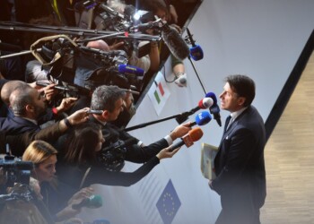 Giuseppe Conte e la stampa italiana, storia di un grande amore