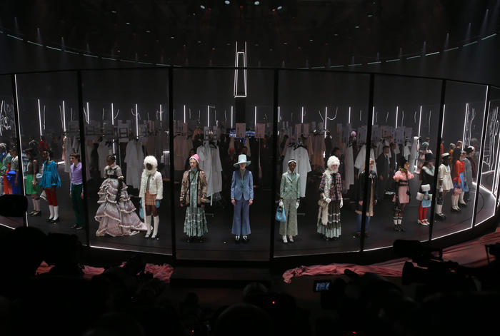 Gucci passa da 5 a 2 show, addio cruise