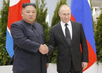 Kim Jong-un insignito medaglia da Putin