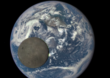 La Luna deforma la crosta terrestre e muove i continenti