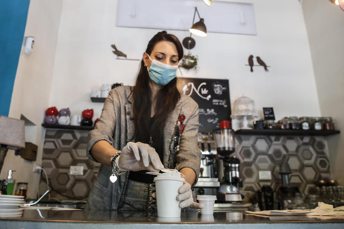 Lazio, take away da 21.30 con mascherina