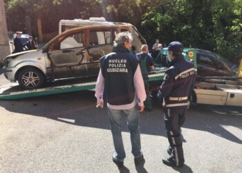 Liberati parcheggi da 190 carcasse auto