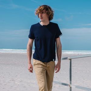 T-shirt in cotone rigenerato, solo 30 lt di acqua e zero prodotti chimici