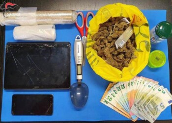 Nascondeva marijuana in casa, arrestato