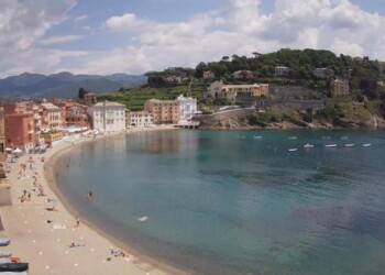 Pochi in spiaggia a Sestri Levante
