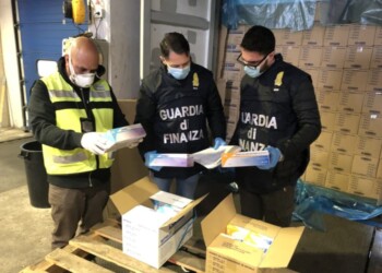 Sequestrate 25mila mascherine irregolari grazie ad algoritmo