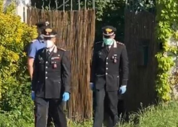 Sorelle gemelle morte in casa, indagano carabinieri
