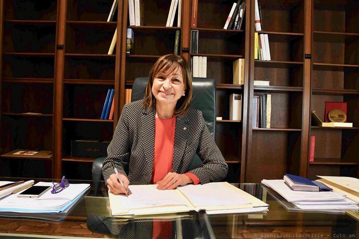 Tesei firma l’ordinanza della ripartenza