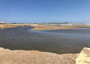 Tratto spiaggia Rio-Vivo cancellata da esondazione torrente