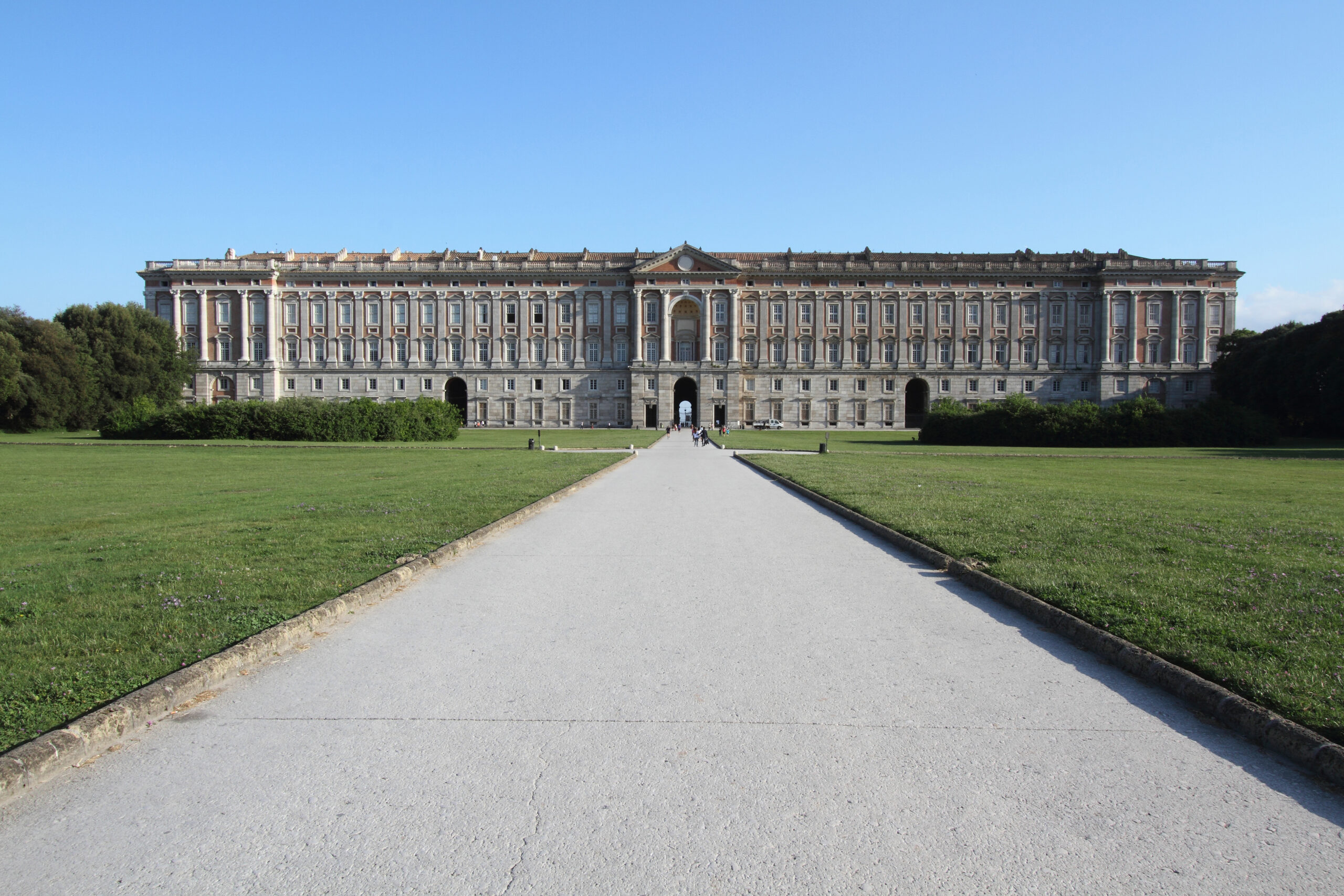 Tre secoli di Vanvitelli, l’architetto cortese, tra barocco e neoclassicismo