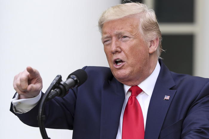 Twitter per prima volta smentisce Trump