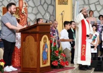 Un’app per prenotare il posto in Chiesa