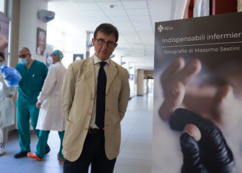 Massimo Sestini la pandemia attraverso gli occhi degli “Indispensabili Infermieri”