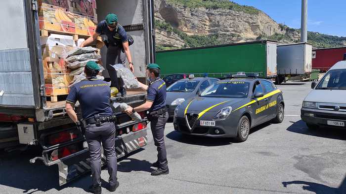 97 kg droga su un Tir in Liguria