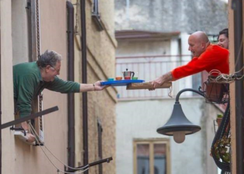 I giorni della resilienza. Anche questa è l’Italia, condividere un sorriso insieme al nostro amato “caffè”