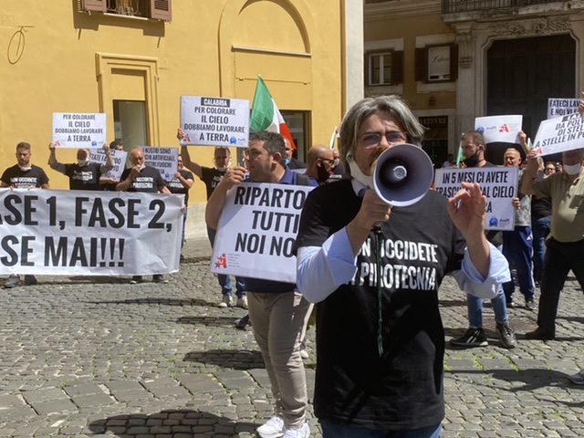 COVID: LE AZIENDE PIROTECNICHE IN PIAZZA, TRATTATI DA ULTIMI RISCHIAMO DI SCOMPARIRE