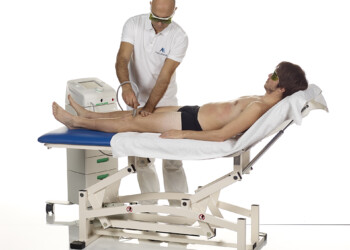 CALCIO POST LOCKDOWN, CON LA RIPRESA DEI CAMPIONATI TRIPLICA IL RISCHIO INFORTUNI: DAGLI ESPERTI IL VADEMECUM PER PREVENIRLI E CURARLI