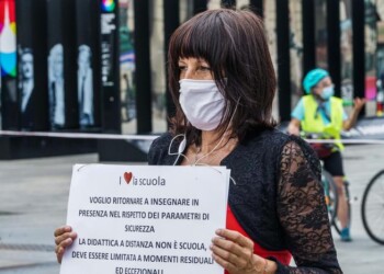 A Pescara manifestazione comitato ‘Priorità alla scuola’