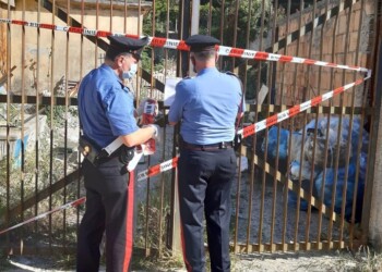 Ambiente: sequestrati depositi incontrollati di rifiuti