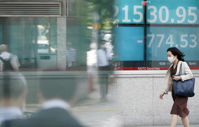 Borsa di Tokyo apre in lieve rialzo