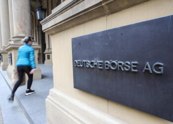 ++ Borsa: Europa apre in forte calo, Francoforte -2,4% ++