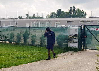 Calcio: Balotelli torna ad allenarsi, ma viene fermato