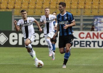 Calcio: Gagliardini regala maglia della traversa sciagurata