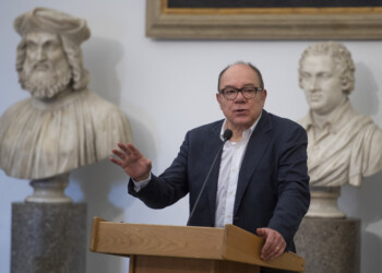 Cinema: Verdone, giusto riaprire sale ma ci vuole prudenza