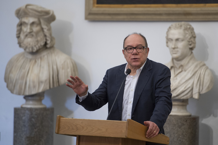 Cinema: Verdone, giusto riaprire sale ma ci vuole prudenza