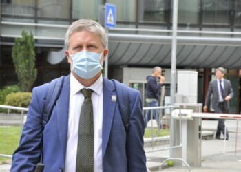 Comuni: Aosta, retroscena Centoz su D’Anna e bando anziani